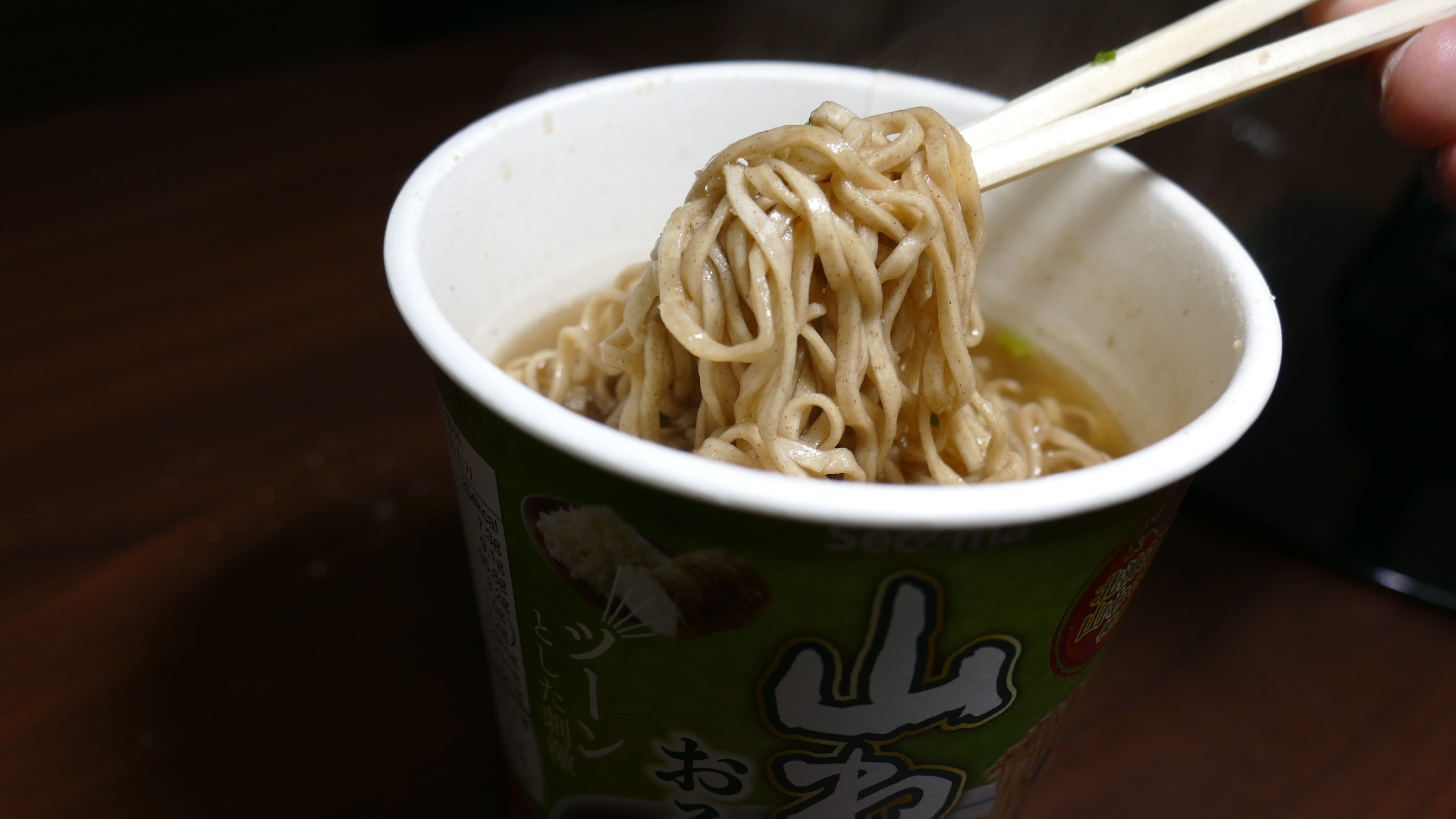 山わさびおろし風そば セイコーマートカップ麺 男のズボラ飯